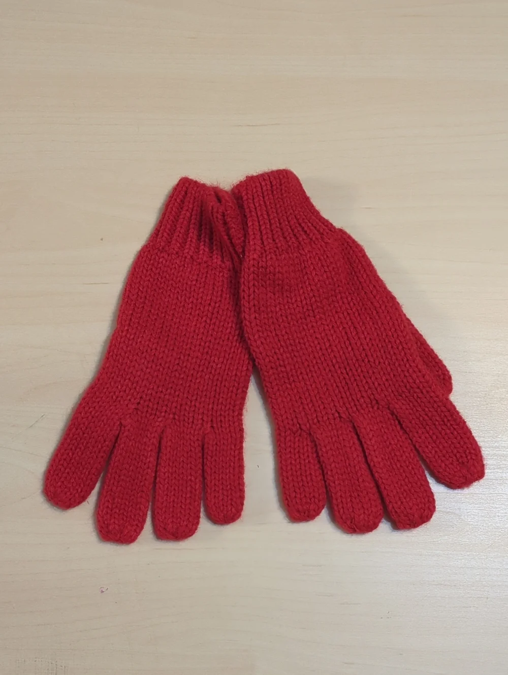 NWT Gap Classic Red Knit Gloves